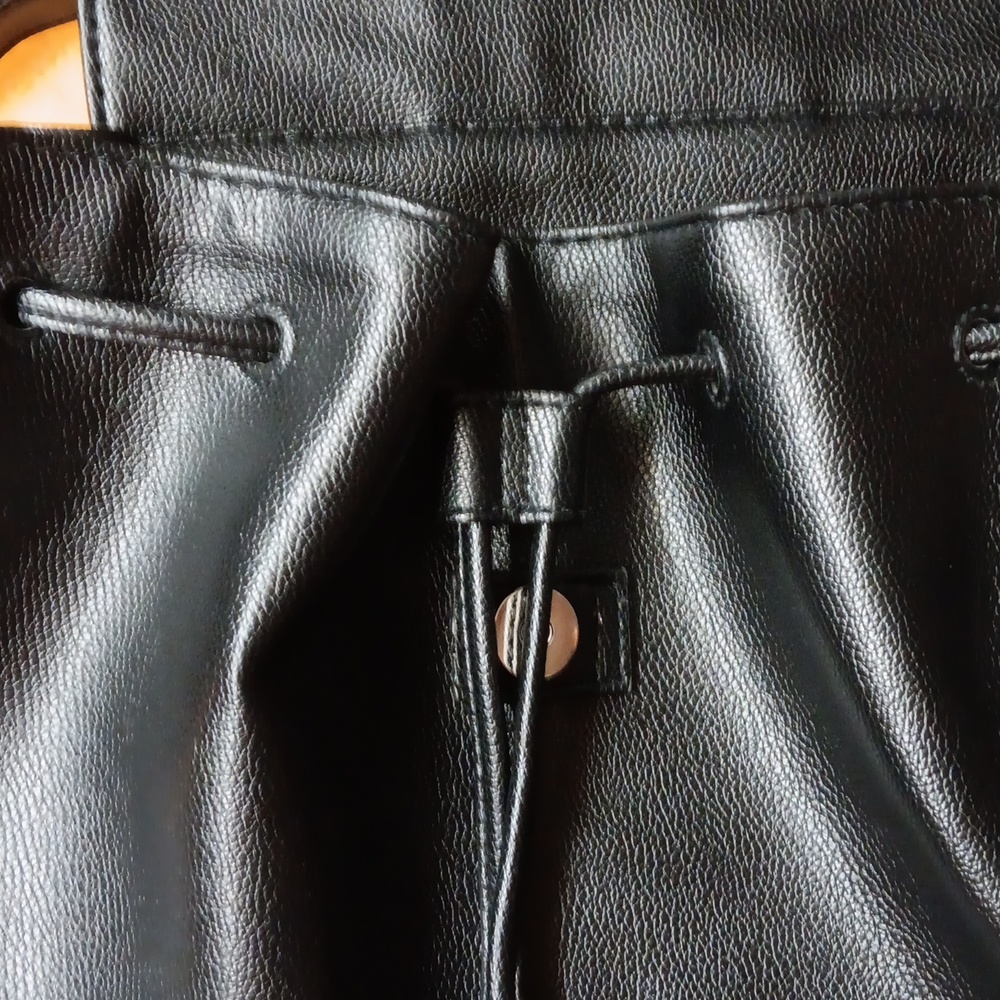 VS Backpack - Picture 2 of 6